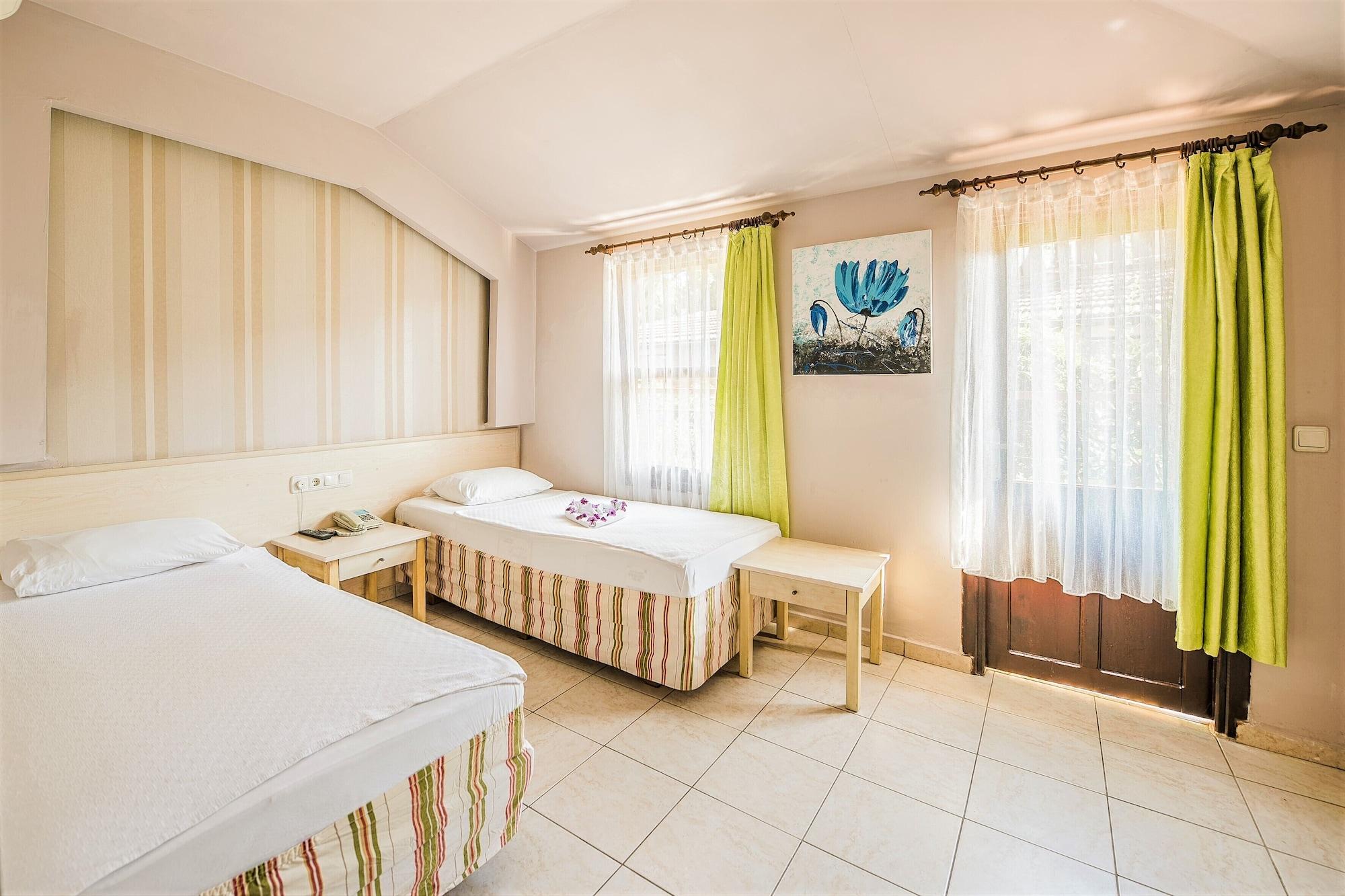 Leda Beach Hotel Side Bagian luar foto